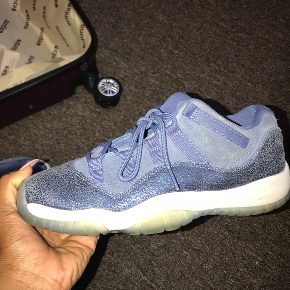 Jordan 11s Blue Moon - Picture 2 of 6
